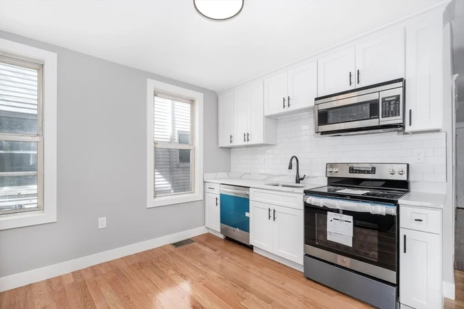 Kitchen view 2 - Newly Renovated Unit 15 mins from BC Campus & Fenway! Apartments