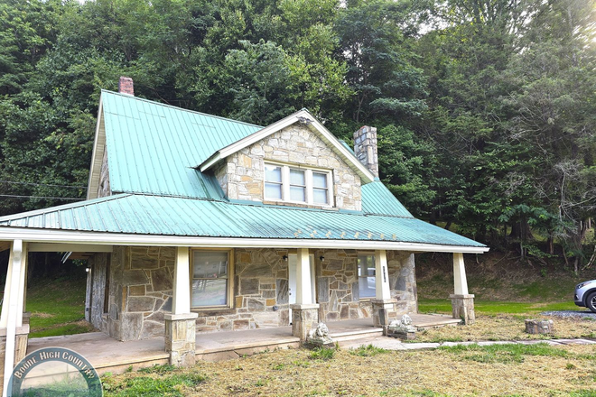 Photo - Available Now: House on AppleCart Stop!