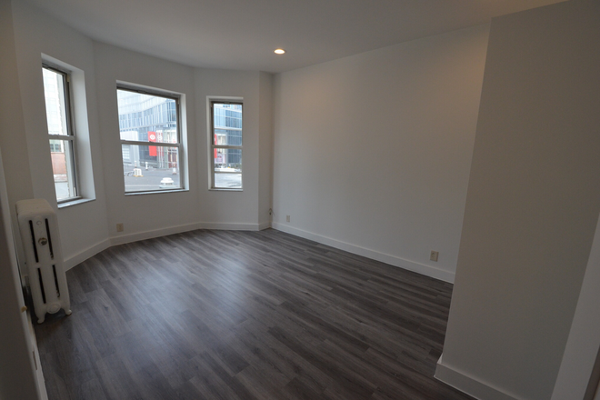 Bedroom 1 - 3 Bed on Peterborough St - Available 9/1/26 Apartments