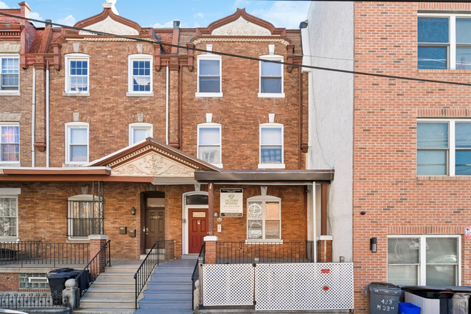 Exterior - 605 N 34th St #1 Apartments