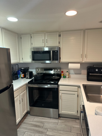 kitch (post reno) - Modern 3-bed steps to campus!