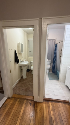 Bathrooms - 10 Min Walk to Campus Triplex