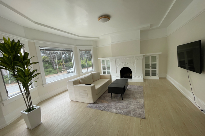 Photo - Nicely Updated Furnished Top Floor Unit w/ WiFi House