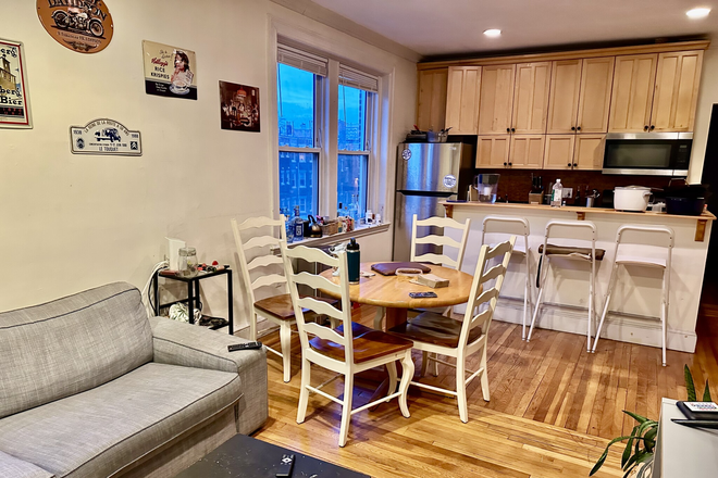 1 - Spacious 4-Bed, 2-Bath Condo-Quality Unit Prime Off-Campus Location!