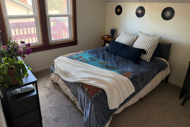 Bedroom - House close to campus