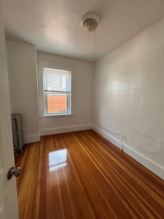 Bedroom - 3 Bed Available 8/1/26! *CONTACT NOAH 603-470-8181 Apartments