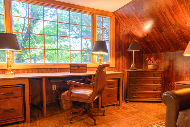 Livingroom / Bedroom - Beautiful furnished two-room apartment close to campus.