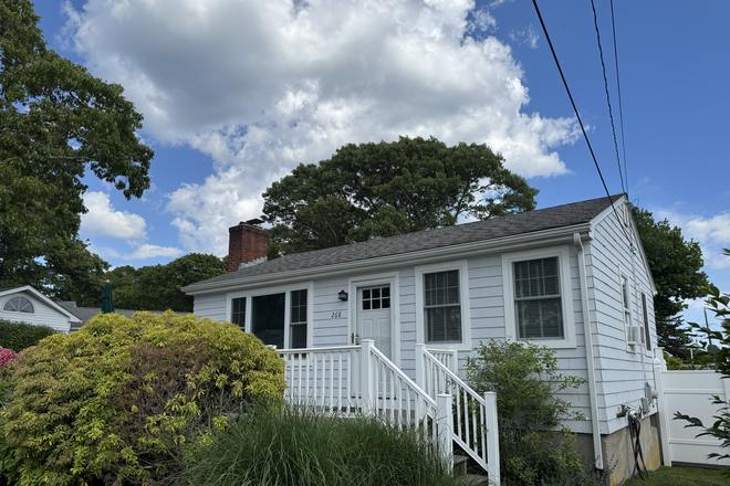 Front of House - URI Student Rental – Harbor Island, Narragansett House