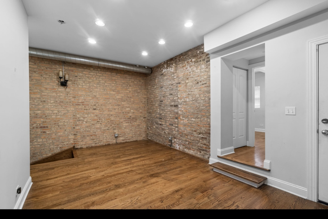 Exposed brick - 3BR near UIC + Medical District | ~$800/person | Available NOW