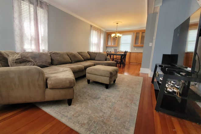 Livingroom - 4 Rooms Open in a Cute North End New Bedford Students House