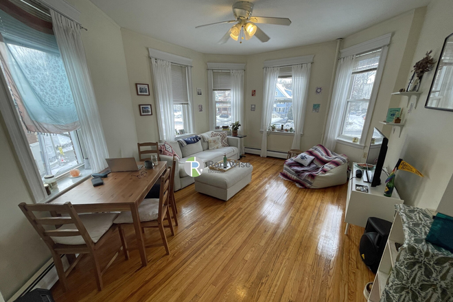 1 - SEPT 2026 – Renovated Cleveland Circle 1BR | Steps to Green Line | No Fee
