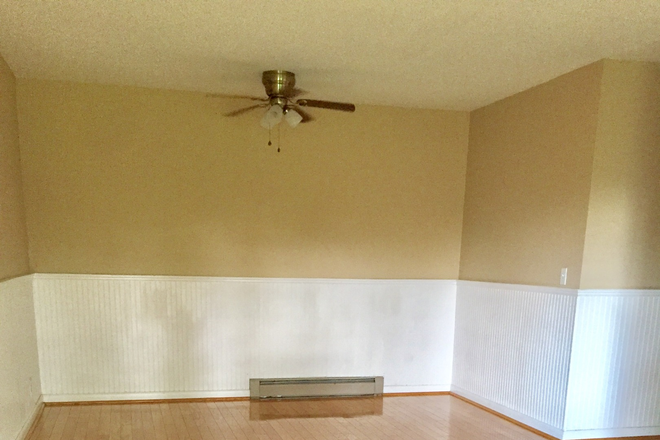 Living room - 2601 Hillsboro Pike 2 bedroom 1 bath $1300. 1.2 miles from Vanderbuilt