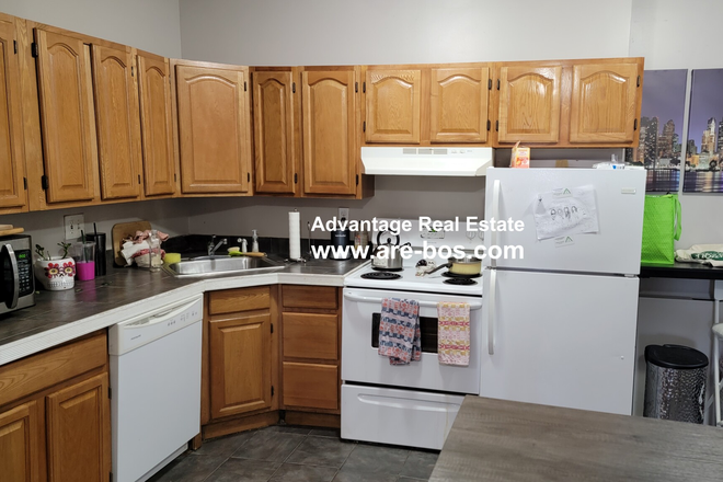 kitchen - NO FEE!!! ROOM FOR RENT IN RENOVATED OFF CAMPUS HOUSING!! MODERN BATH, HUGE BEDROOMS!