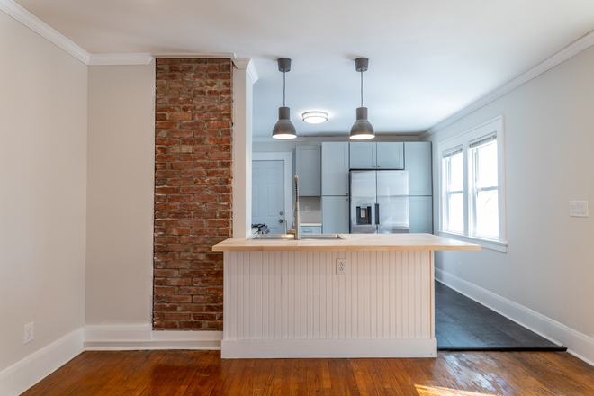 8 - Newly remodeled, close to campus, park, stores. Apartments