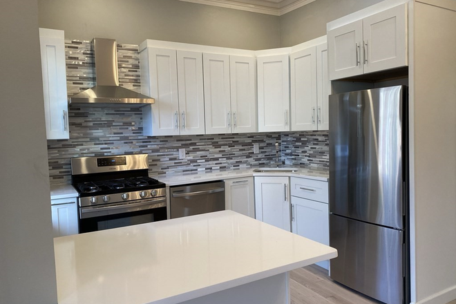Kitchen - PRIME LOCATION! 4 Bed 2 Bath BACK ON MARKET!!