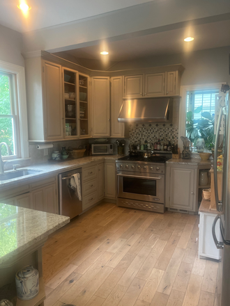 Kitchen - Sunny Room close to Campus House