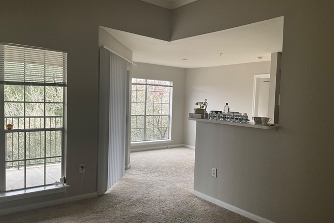 dining area with great view - The Boulevard Apartments