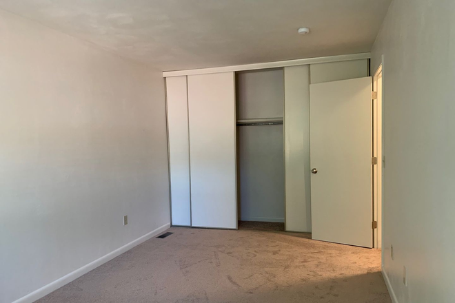 - 2 Bedroom 1.5 Bath Townhouse