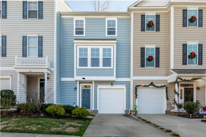 Exterior front - Williamsburg VA Rental Available 2 bedrooms each with private bath 4 miles from campus