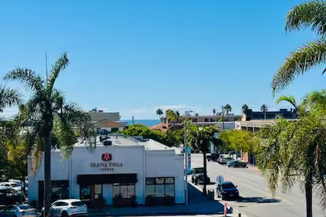 - STUDIO APARTMENT AVAILABLE IN THE HEART OF LA JOLLA! ONLY $1,600/mo!