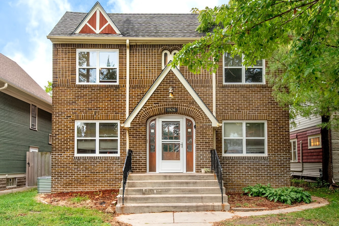 Outside - 4 bedroom unit, apartment close to University of St. Thomas