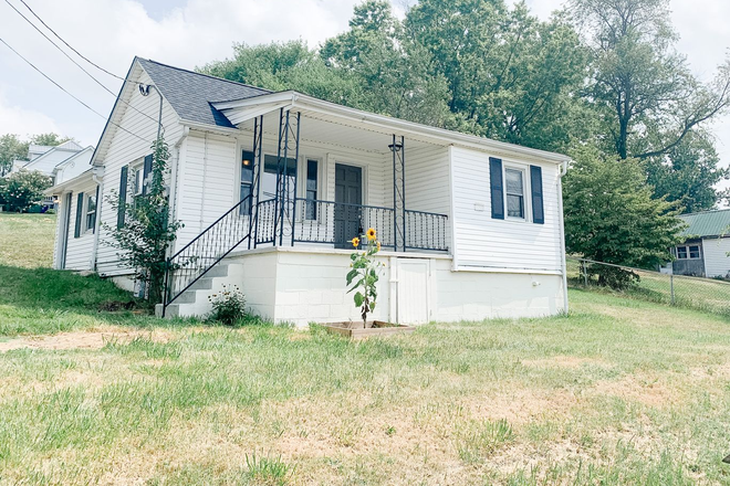 - 2 Bedroom, 1 Bath House