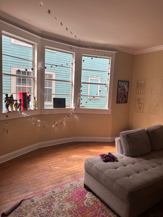 Living Room Bay Window - Pleasant 4 block walk to Tulane or Loyola! Apartments
