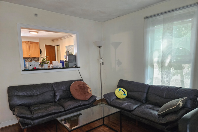 Living room - Rooms $1,075-1,325/month. 3-4 bedroom 2 baths Apartments. Walk to Harvard and MIT. Walk to T.