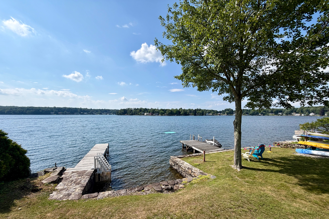 Lake - 3 bedroom Lakefront Home on Beautiful Columbia Lake - School Year Rental