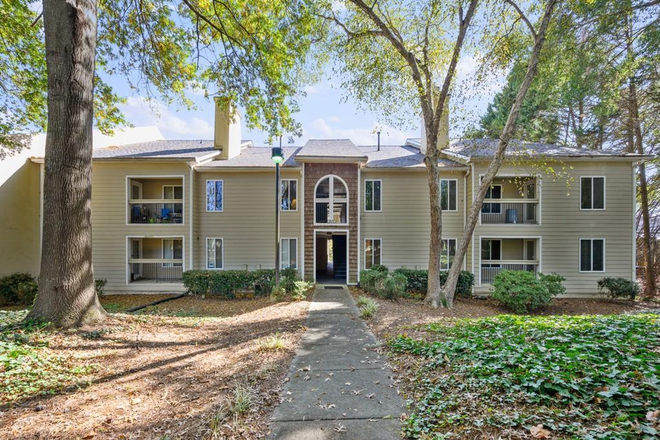 Emory Oaks - Walking Distance to Emory University, VA Hospital/Emory Hospital and CDC - 2BR/2BA Condo for Rent