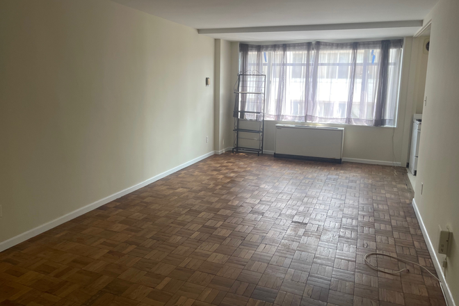 Main room - Foggy Bottom Studio – Utilities Included + Walk-In Closet – $1,750 Apartments