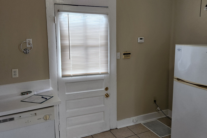 radiant kitchen - 1206 Burdette #5