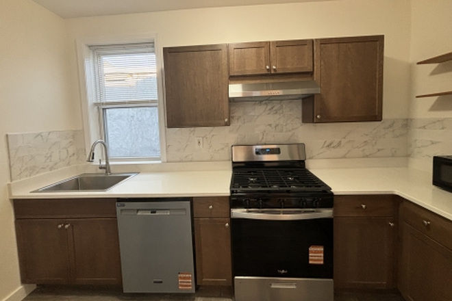 Photo - 1400 Commonwealth Ave Apartments