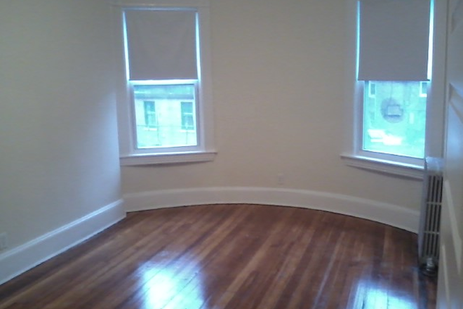 Hub Realty - Room for rent in spacious 3 bedroom apartment for now