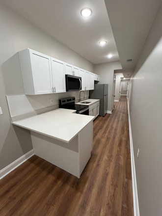 Deluxe Apt B Kitchen w Eat-in Kitchen and Breakfast Nook - Newly Renovated Apartment | 2nd Floor | Deluxe 1BR / 1BA | 912 SF | Unfurnished