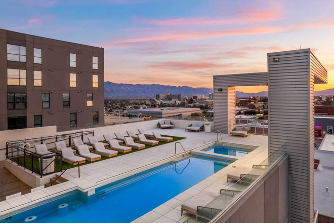 Rooftop Pool - Luxury Furnished Studio at The Pacific and Malibu: Spring Semester Lease | 5-Minute Walk to Campus