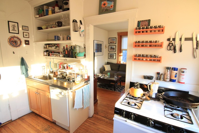 kitchen - *NO BROKERS FEE!* Sun-Drenched 1 Bed/1 Bath w/ Heat&Hot Water Inclu.! Available 9/1/26!!