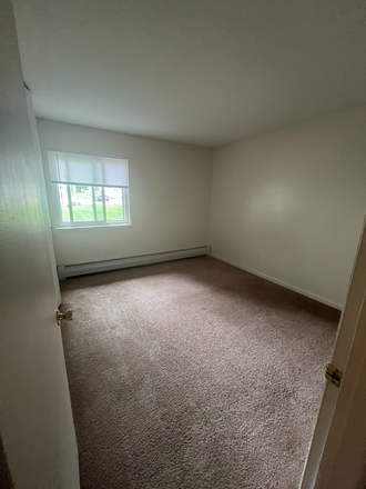 Private Bedroom - Rolling Green Apartments