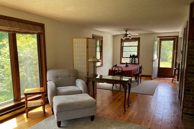 Open-plan living and dining room - Quiet Furnished Country Whole House incl. utils thru end April (flexible)