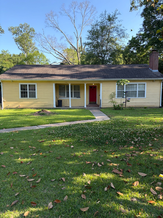Front view of 939 Meadowbrook Road - Great house close to campus