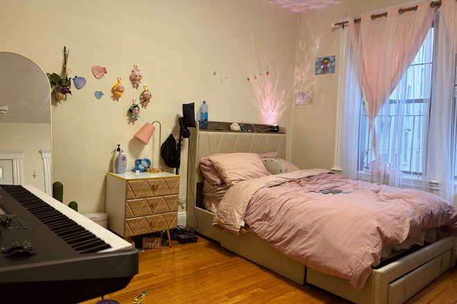 Bedroom that would be sublet - Room in 3 bedroom apartment