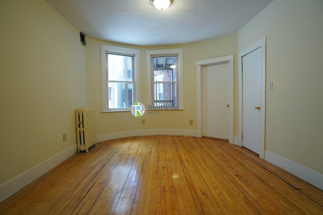 1 - AVAIL NOW- Awesome Comm Ave 1 bed. H/HW inc. NO FEE!