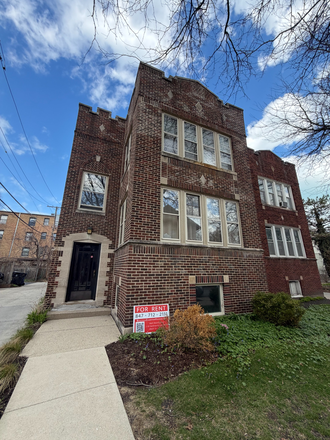 Exterior - REDUCED RENT - $3,600 - Spacious 3-Bedroom on Simpson - Central AC, In-Unit Laundry, Hardwood Floors