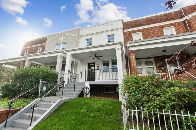 Front Yard with Porch - Modern 3BR/2BA Townhouse near H St Corridor | $3,200 | Furnished Opt.
