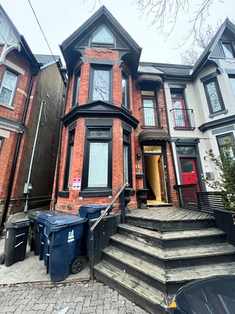 Front of House - 1 Spacious Furnished Bedroom on Spadina and College