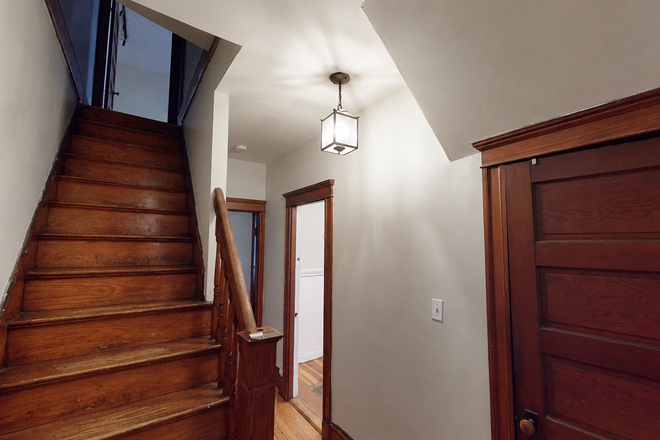 - - PRIME LOCATION TUFTS HOUSING JUNE 2027 Apartments