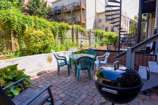 Patio - Charming Furnished 1 Bedroom with Patio Near Outstanding Restaurants Apartments