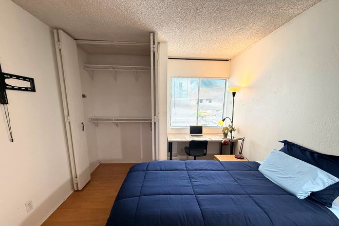 Bedroom - Furnished Private Room in La Jolla Near UCSD – Utilities & Wi-Fi Included