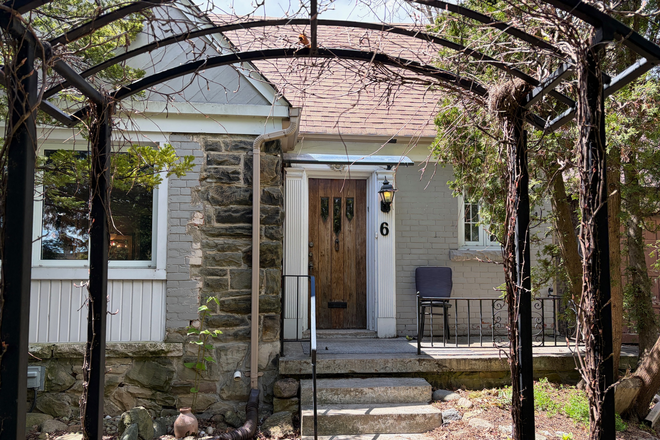 Photo - Fully Furnished Four bedroom house with lovely large gardened yard