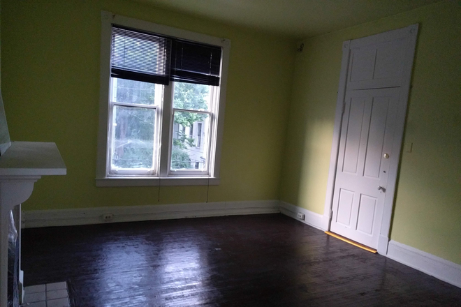 Bedroom / living room - Cozy studio in a historic house, all inclusive, walk to UC